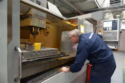 操作石墨雕銑機時的注意事項